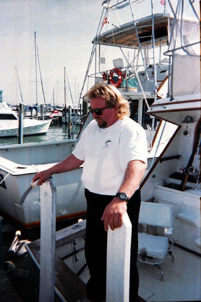 capt_tom.jpg