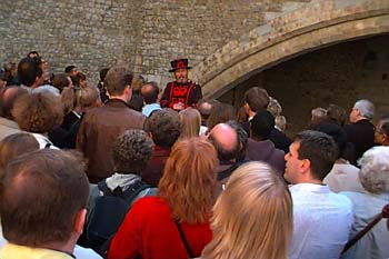 Yeoman Warder talks to tourists at Bloody Tower